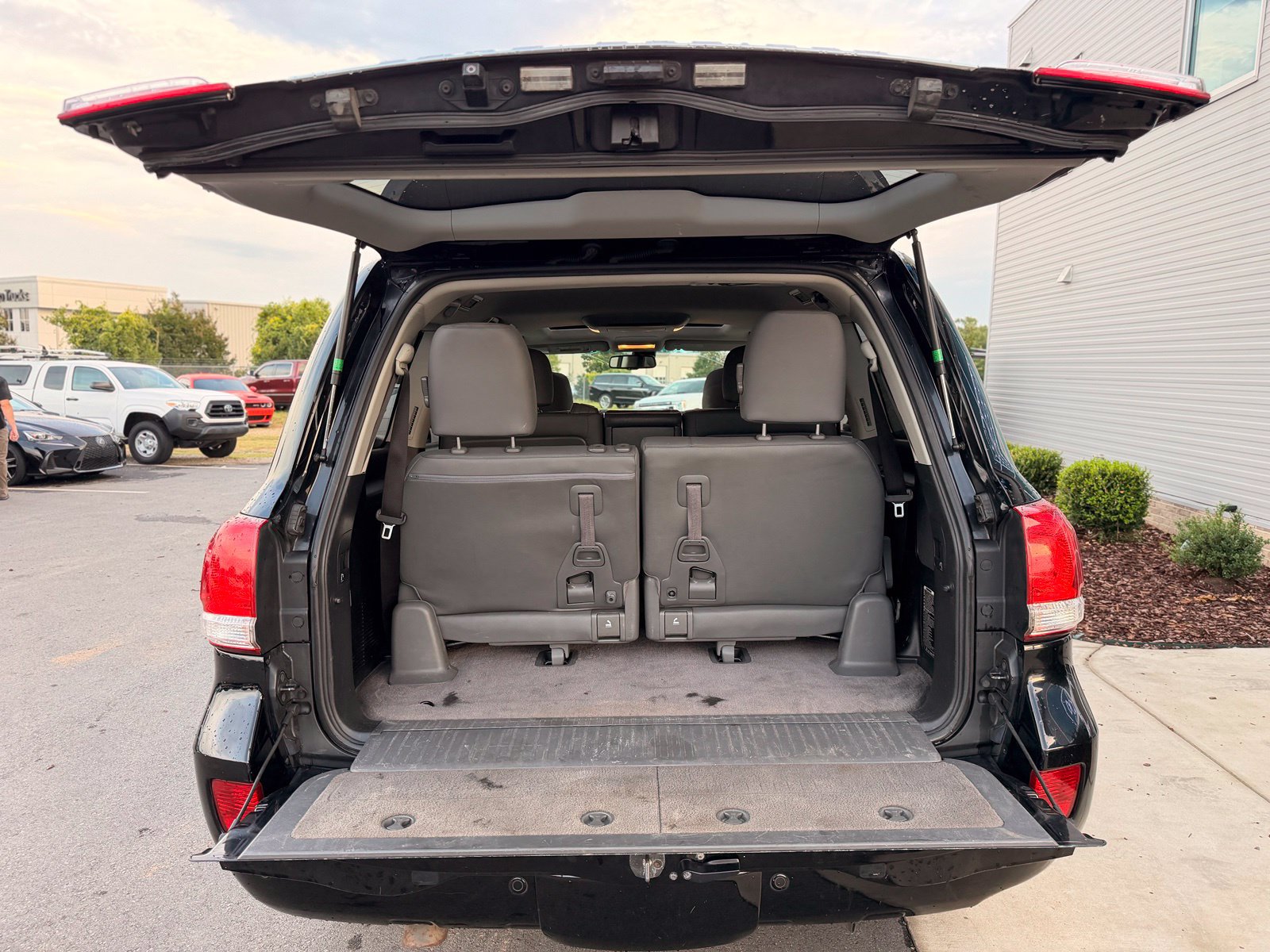 Used 2011 Toyota Land Cruiser w/ Upgrade Pkg AWD/4WD image 49