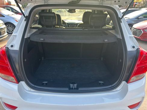 Used 2020 Chevrolet Trax LT w/ LT Convenience Package FWD image 27