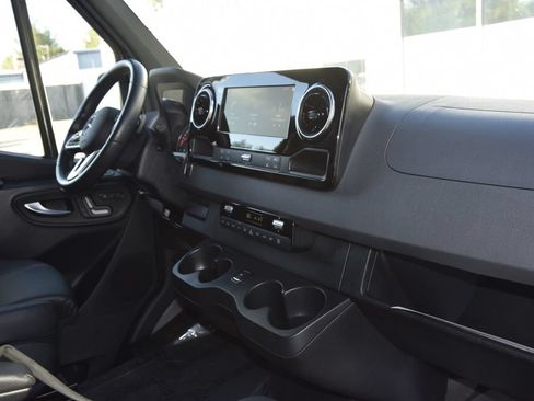 Used 2024 Mercedes-Benz Sprinter 2500 image 11