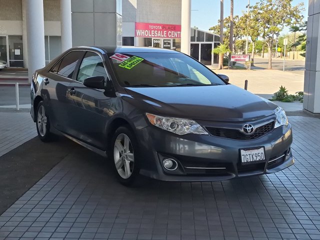 Used 2014 Toyota Camry SE FWD image 3