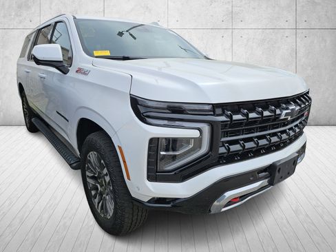 Used 2025 Chevrolet Suburban Z71 image 3