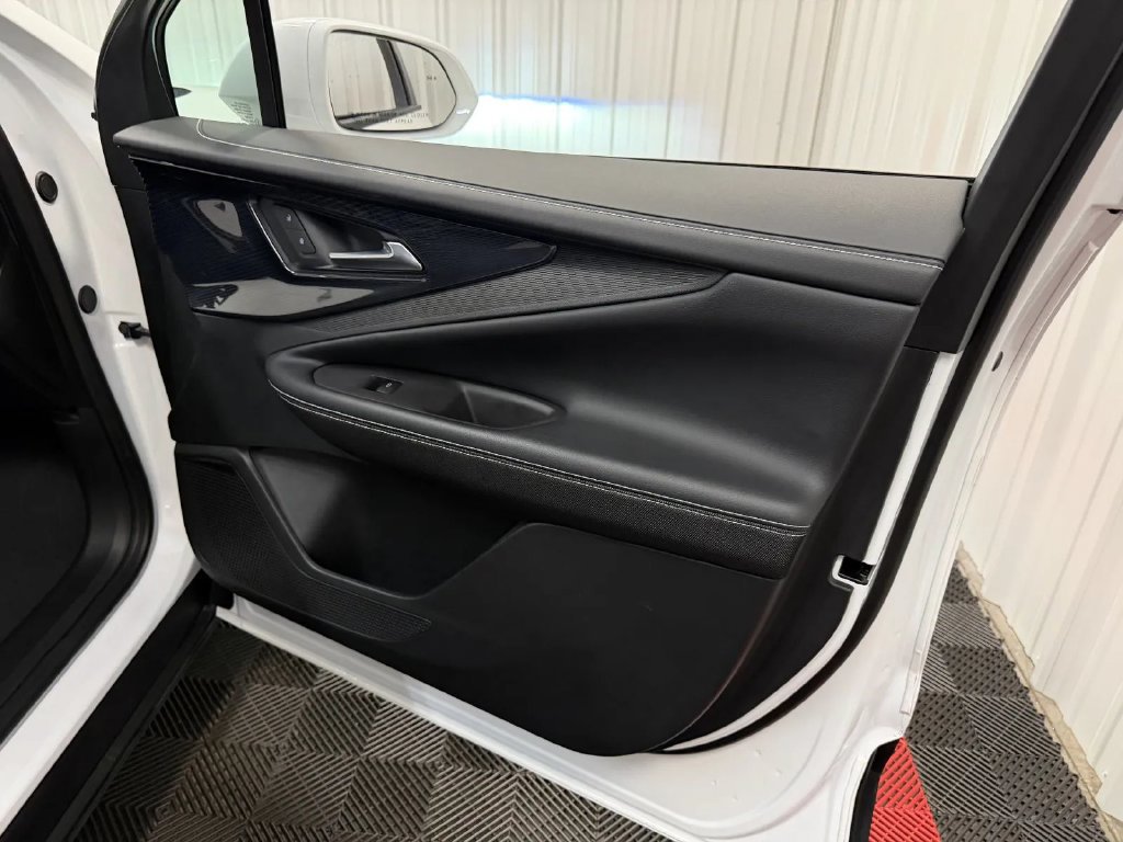 Used 2024 Chevrolet Blazer EV LT AWD/4WD image 43