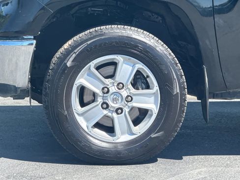 Used 2018 Toyota Tundra SR5 w/ SR5 Upgrade Package AWD/4WD image 25