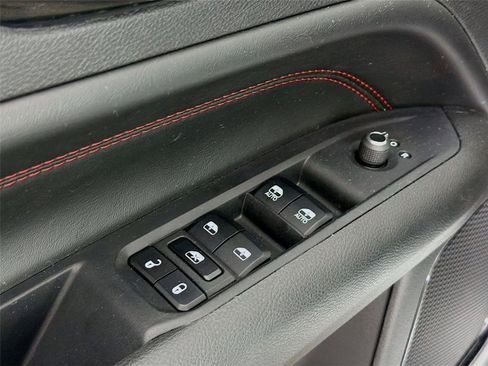 Used 2024 Jeep Compass Trailhawk w/ Trailhawk Convenience Group AWD/4WD image 18