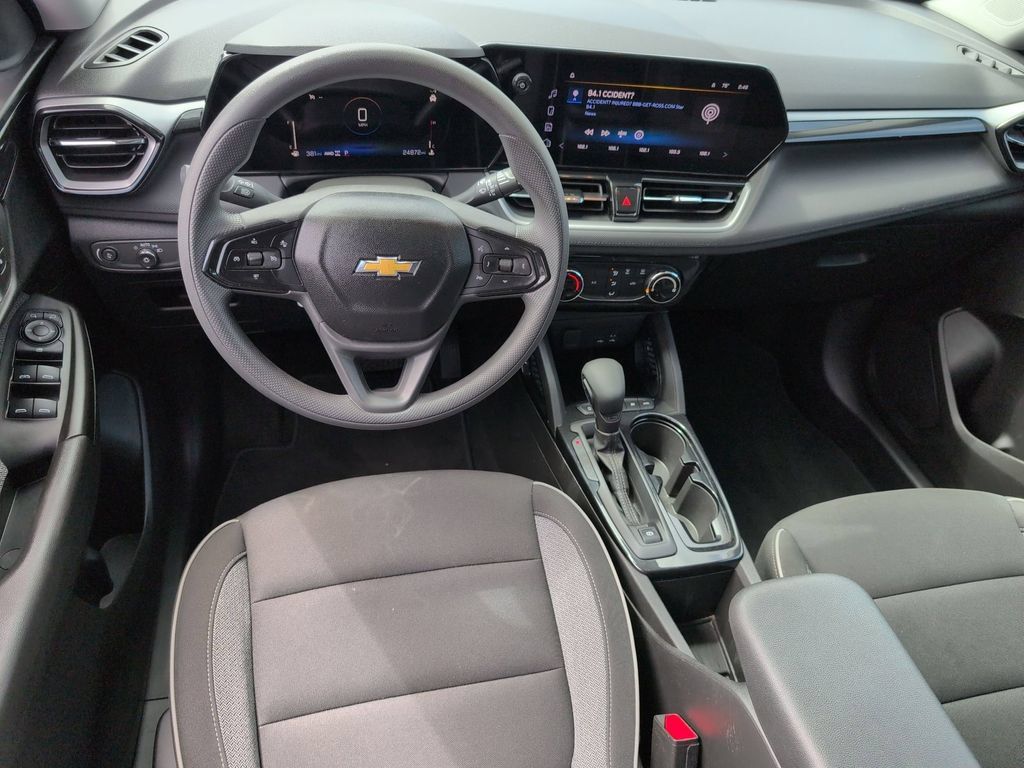 Used 2025 Chevrolet TrailBlazer LT AWD/4WD image 26