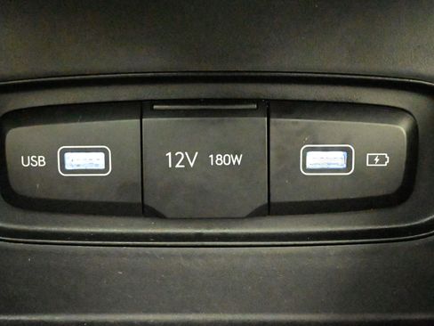 Certified 2022 Hyundai Venue SEL image 18