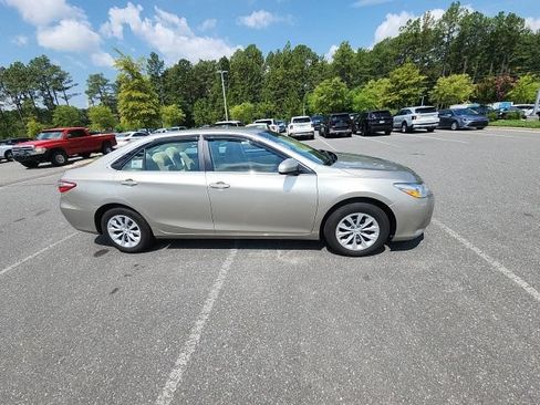 Used 2015 Toyota Camry LE FWD image 18