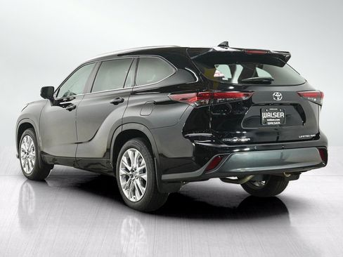 Used 2024 Toyota Highlander Limited AWD/4WD image 3