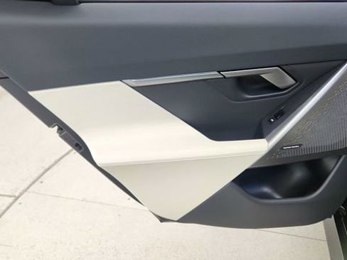 Used 2025 BMW i5 xDrive40 w/ M Sport Package image 33