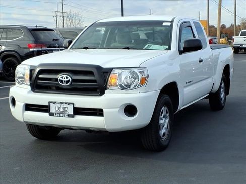 Used 2011 Toyota Tacoma 2WD Access Cab image 2