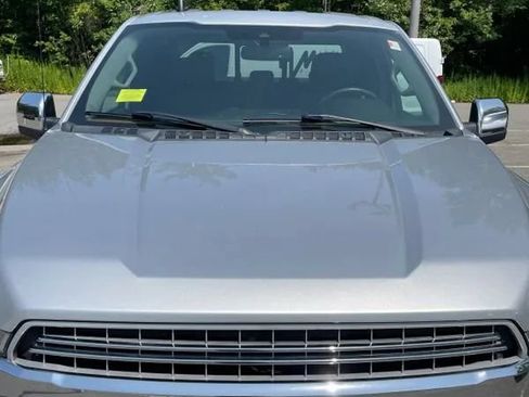 Used 2019 Ford F150 Lariat w/ Equipment Group 502A Luxury AWD/4WD image 11