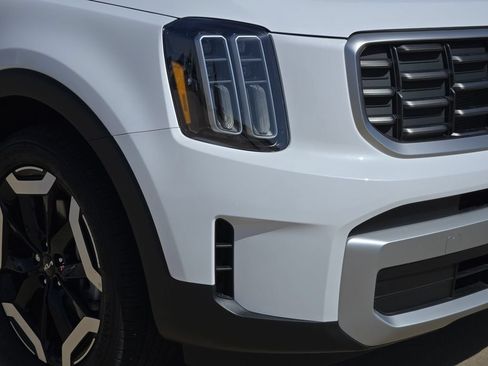 Used 2025 Kia Telluride S FWD image 31