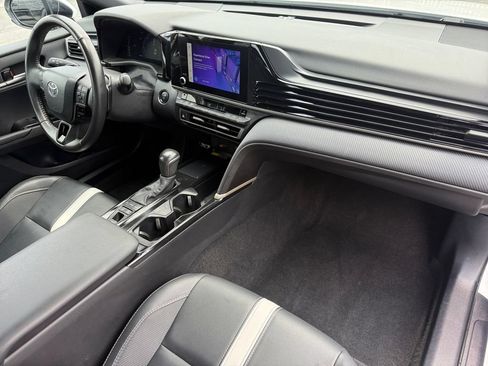 Used 2025 Toyota Camry SE FWD image 17