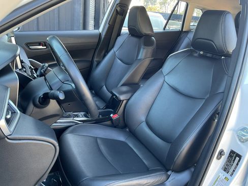 Used 2023 Toyota Corolla Cross XLE w/ Convenience Package image 13