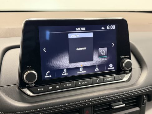 Used 2023 Nissan Rogue SV image 9