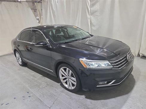 Used 2018 Volkswagen Passat 2.0T SEL Premium image 4