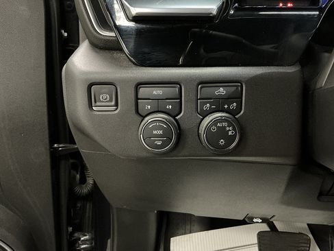 Used 2022 Chevrolet Silverado 1500 LT w/ Protection Package AWD/4WD image 11