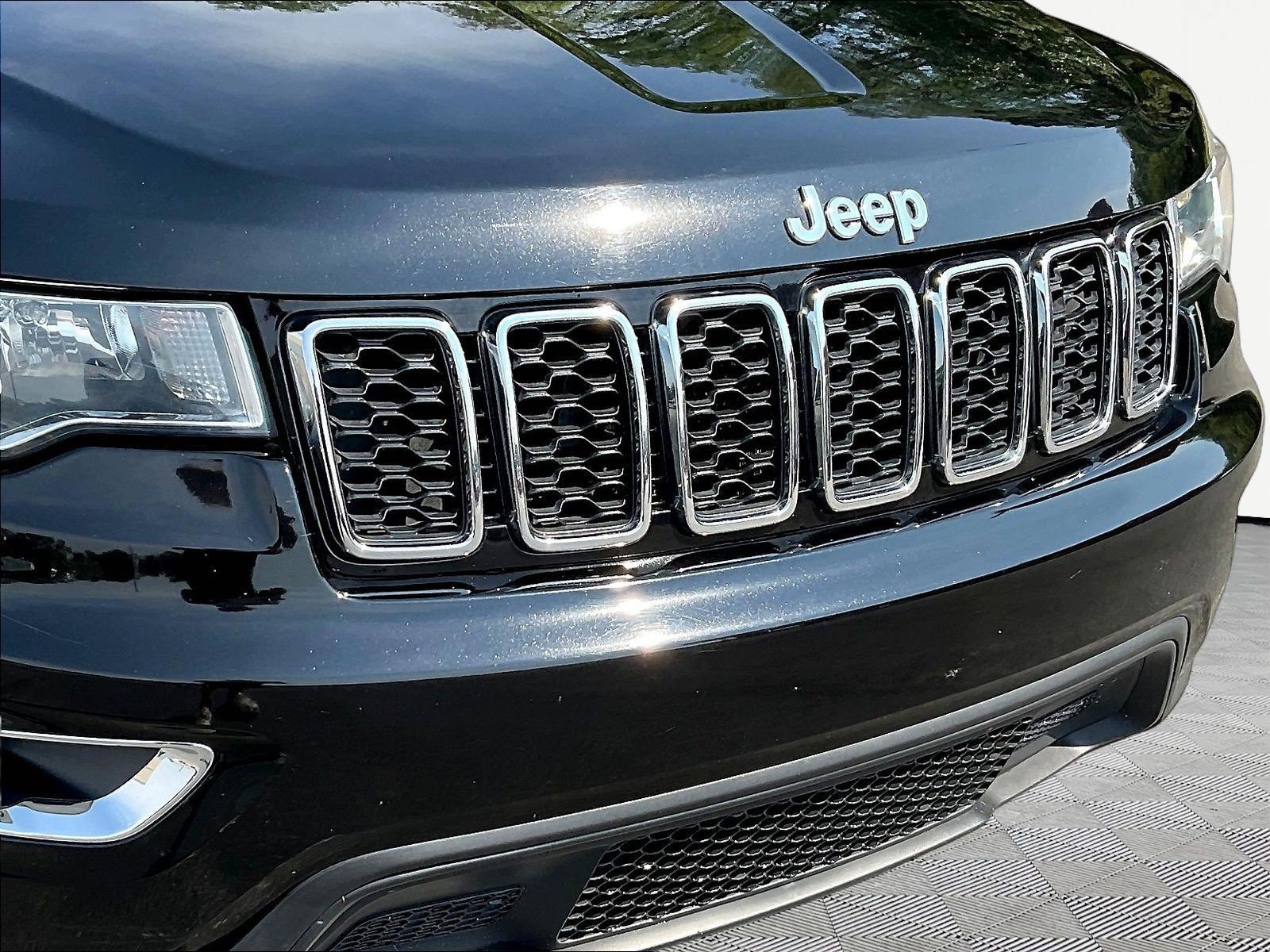 Used 2021 Jeep Grand Cherokee Laredo w/ Security & Convenience Group AWD/4WD image 32