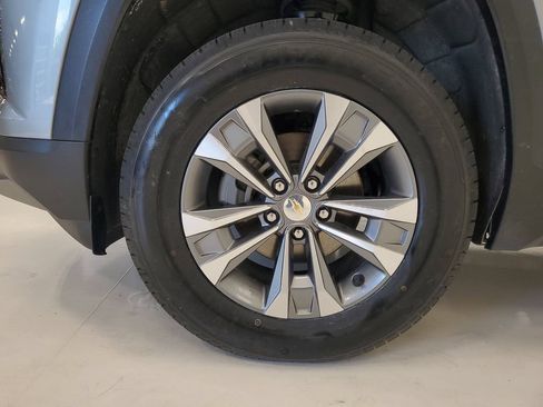 Used 2025 Chevrolet Equinox LT FWD image 9