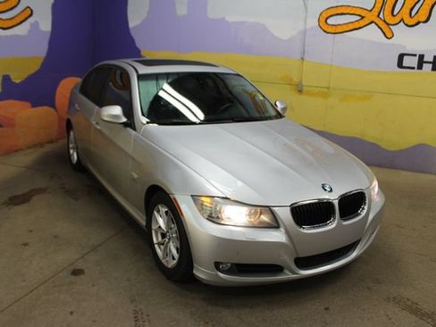Used 2010 BMW 328i xDrive Sedan AWD/4WD image 2