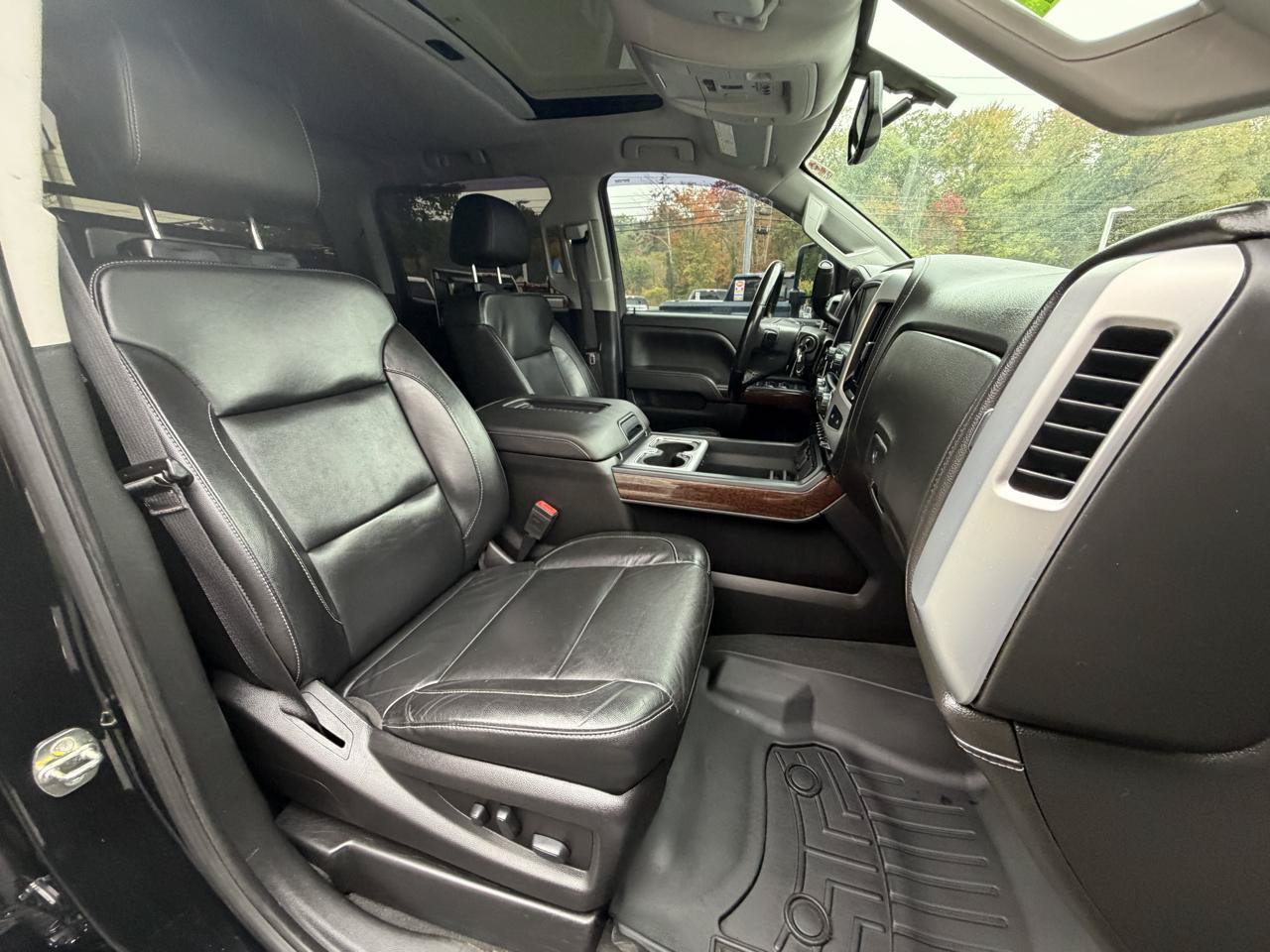 Used 2019 GMC Sierra 2500 SLT w/ Duramax Plus Package AWD/4WD image 52