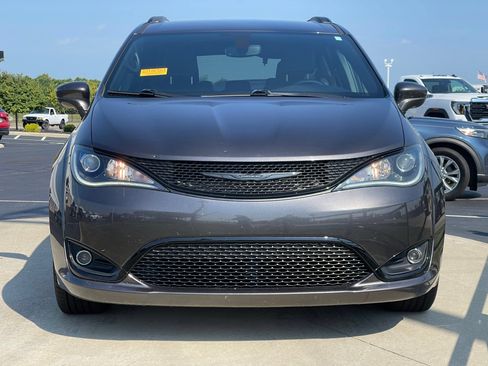 Used 2020 Chrysler Pacifica Touring-L Plus w/ S Appearance Package FWD image 2