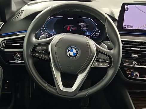 Used 2023 BMW 530e xDrive w/ Premium Package image 20