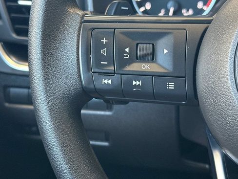 Used 2024 Nissan Rogue SV FWD image 31