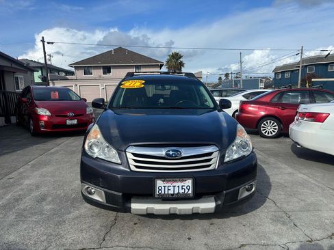 Used 2011 Subaru Outback 2.5i Premium w/ All-Weather Pkg image 2