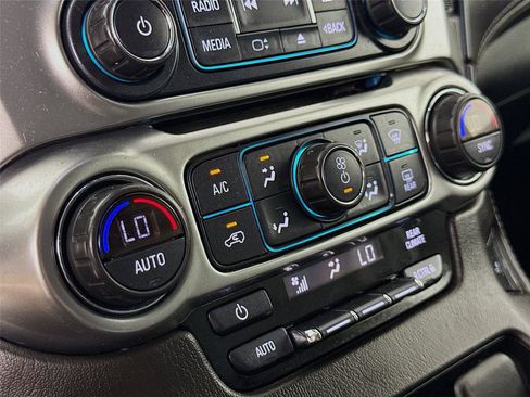 Used 2020 Chevrolet Suburban LT AWD/4WD image 16