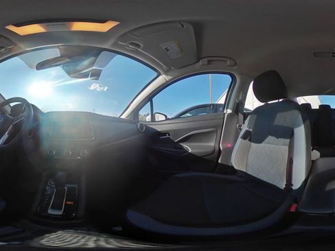 Used 2025 Nissan Versa SV image 37