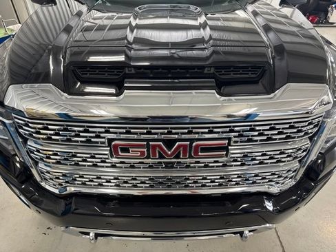Used 2023 GMC Sierra 2500 Denali w/ Denali Black Diamond Edition AWD/4WD image 48