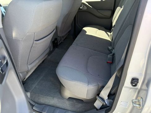 Used 2017 Nissan Frontier SV w/ SV Value Truck Package RWD image 12