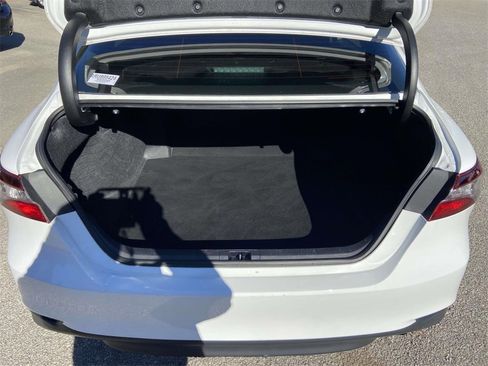 Used 2024 Toyota Camry LE image 9