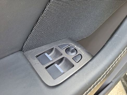 Used 2016 Jaguar F-TYPE R image 17