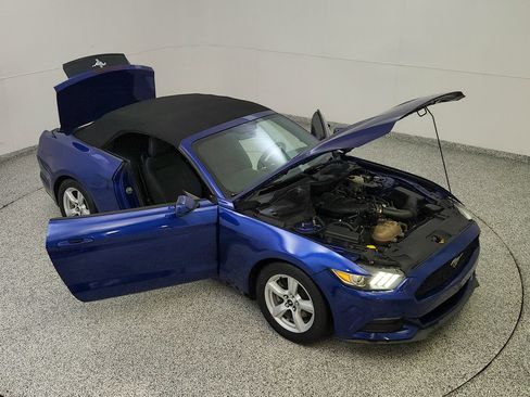 Used 2016 Ford Mustang Convertible RWD image 17