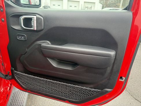 Used 2023 Jeep Wrangler Unlimited Rubicon 4xe w/ Cold Weather Group AWD/4WD image 15