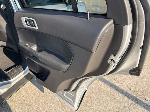 Used 2014 Ford Explorer XLT w/ Equipment Group 202A AWD/4WD image 11