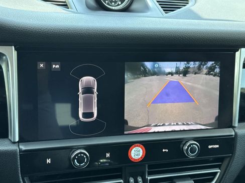 Used 2022 Porsche Macan image 16