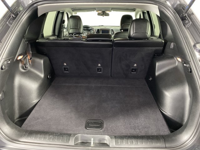 Used 2019 Jeep Cherokee Latitude Plus AWD/4WD image 30