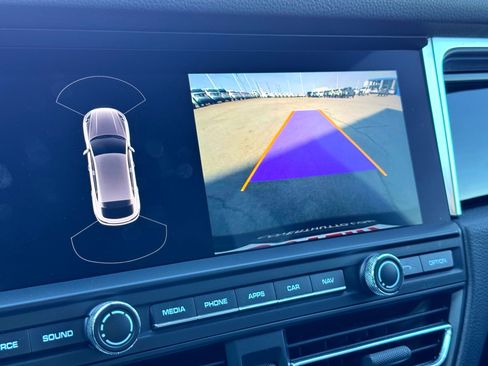 Used 2020 Porsche Macan image 35