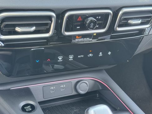 New 2026 Nissan Sentra SR w/ Floor Mat Package FWD image 9