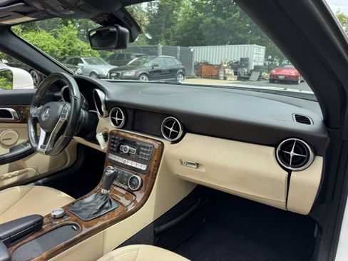 Used 2015 Mercedes-Benz SLK 250 image 33