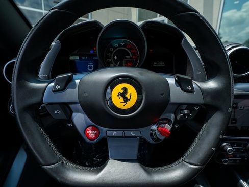 Used 2019 Ferrari Portofino RWD image 34