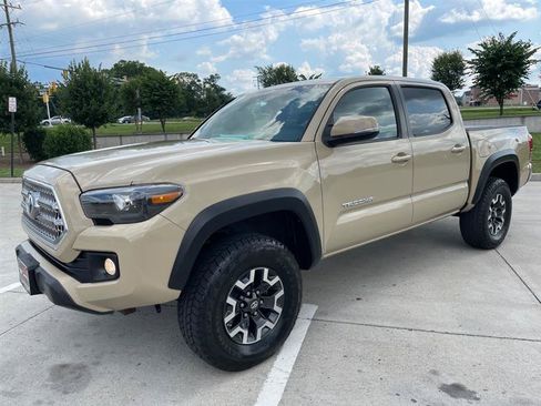 Used 2017 Toyota Tacoma TRD Off-Road w/ Tow Package (A/T) AWD/4WD image 55