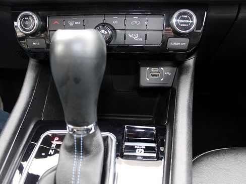 Used 2022 Jeep Compass Latitude image 16