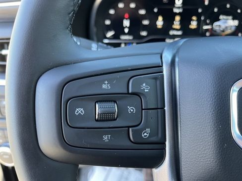 Used 2024 GMC Yukon SLT w/ SLT Luxury Package image 28