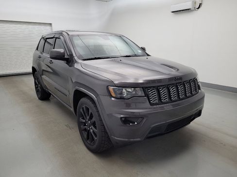 Used 2018 Jeep Grand Cherokee Altitude RWD image 13
