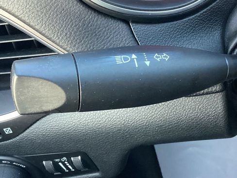 Used 2019 Jeep Cherokee Trailhawk w/ Cold Weather Group AWD/4WD image 34