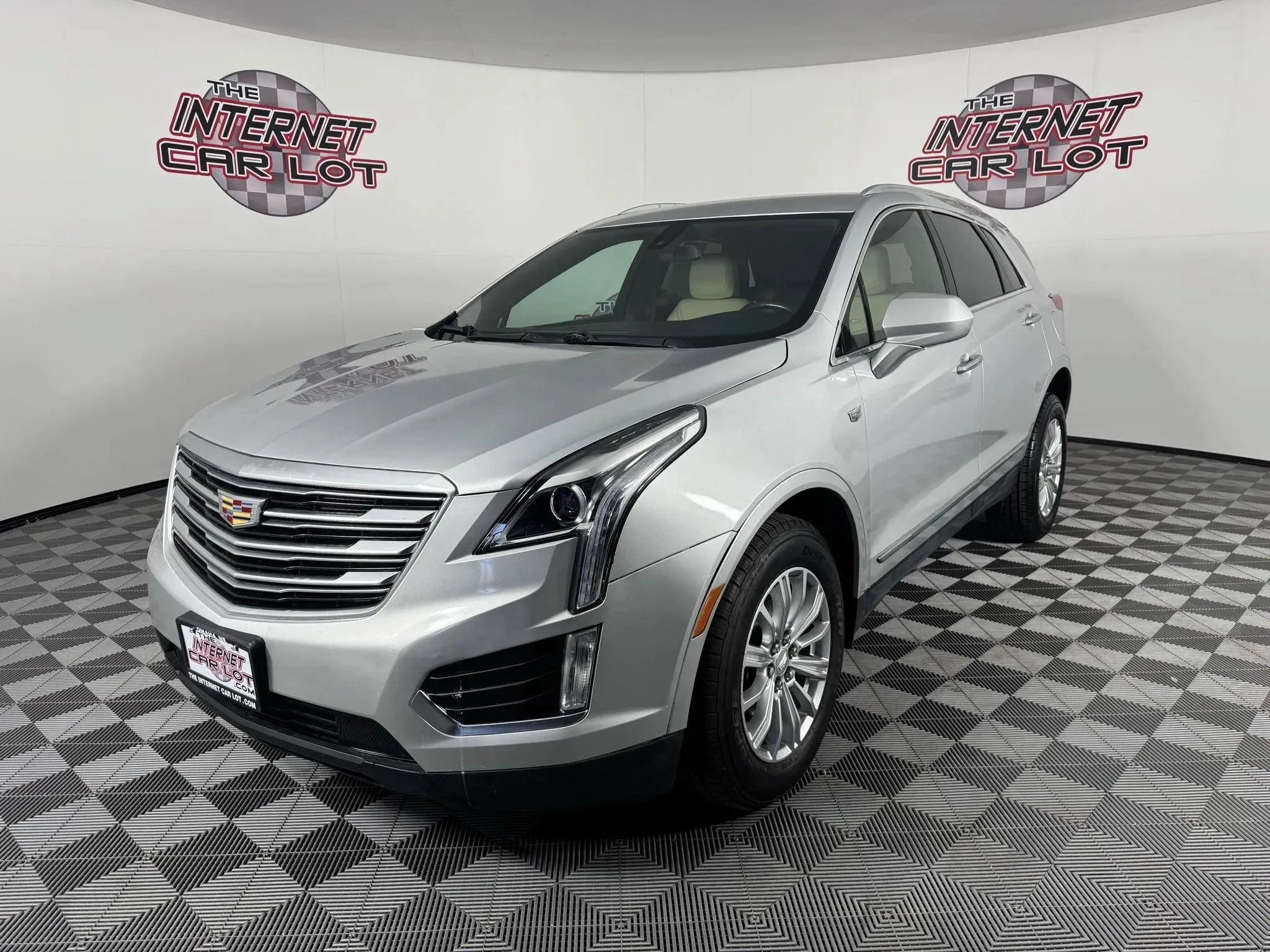 Used 2018 Cadillac XT5 AWD image 3